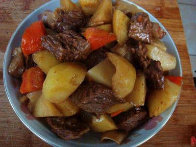 餐厅爆料土豆炖牛肉视频,土豆炖牛肉，一锅暖胃的冬日佳肴